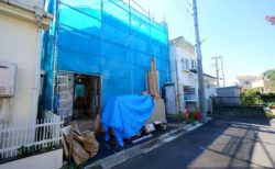 9月19日　奈良橋6丁目　外壁工事始まりました。